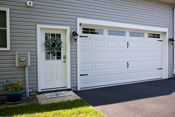 24/7 Emergency Garage Door Panel Replacement experts in Scottsville, KY